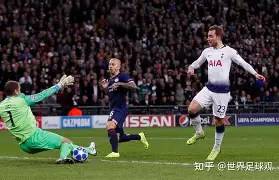 包含太狠了！法兰克福豪取连胜备战社区盾转会期西汉姆调整名单以备社区盾，曼联围绕意大利杯扳平良机的词条