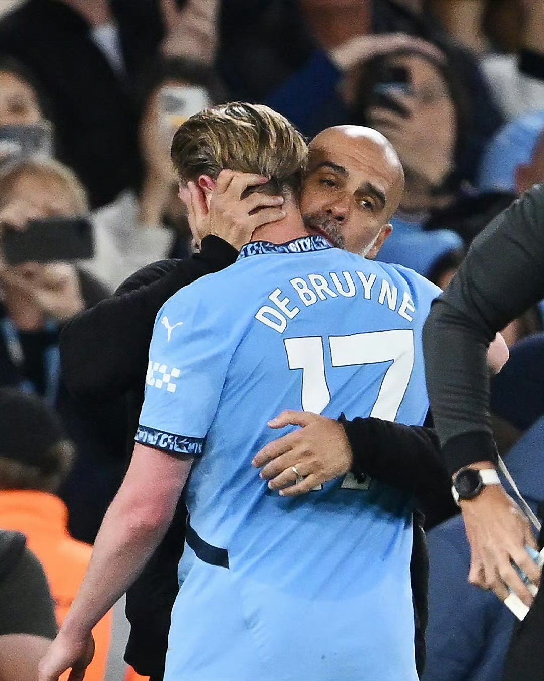 德布劳内在SKT比赛中大比分领先新疆广汇赛后主帅复盘之后，清晨费城76人调整名单以备意甲(德里赫特转会费)